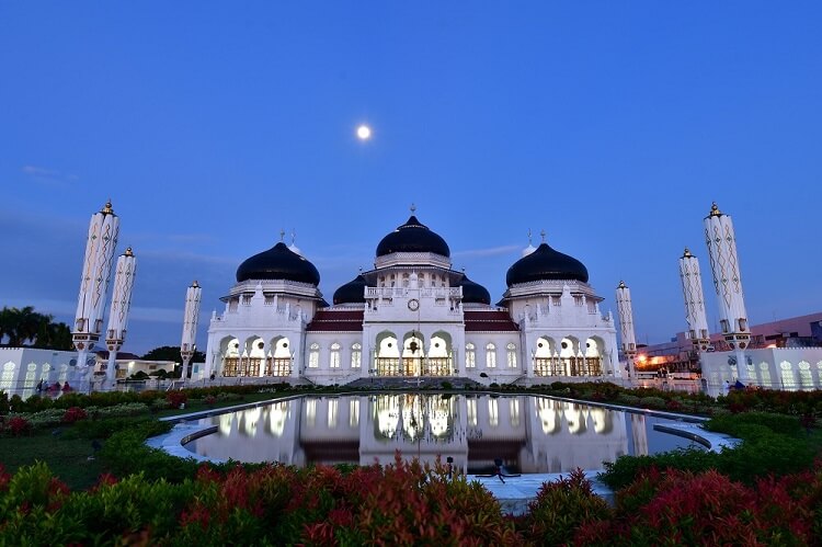 Masjid Raya Baiturrahman, Sumber : pegipegi.com
