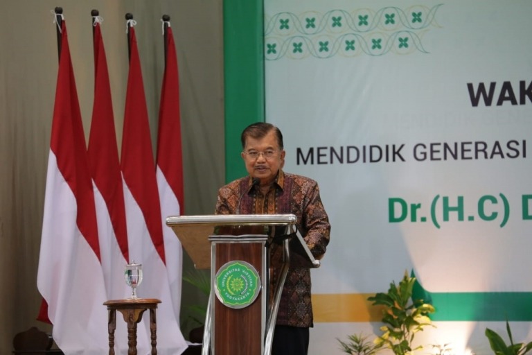 Jusuf Kala Menggunakan Podium Jaya Madani